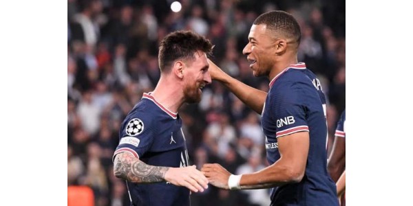 Ewolucja wielkich piłkarzy w każdej epoce